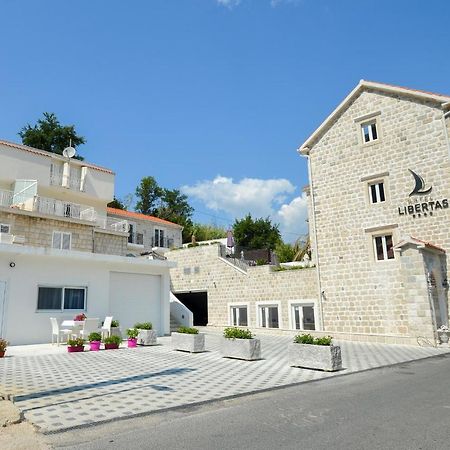 Seafront Apartment Vujovic Прчань Экстерьер фото