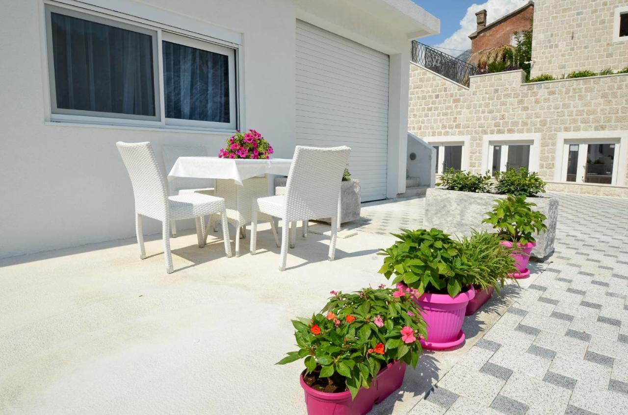 Seafront Apartment Vujovic Прчань Экстерьер фото