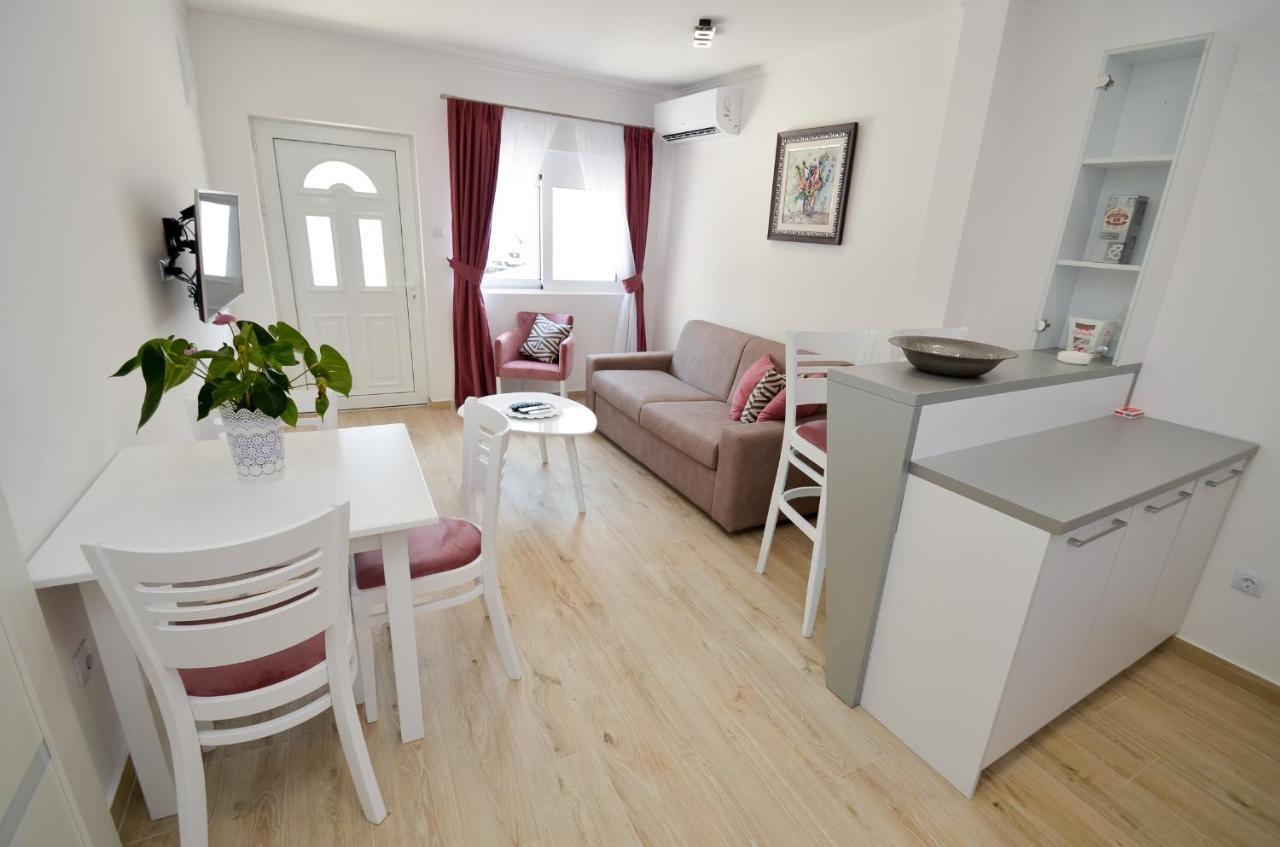 Seafront Apartment Vujovic Прчань Экстерьер фото