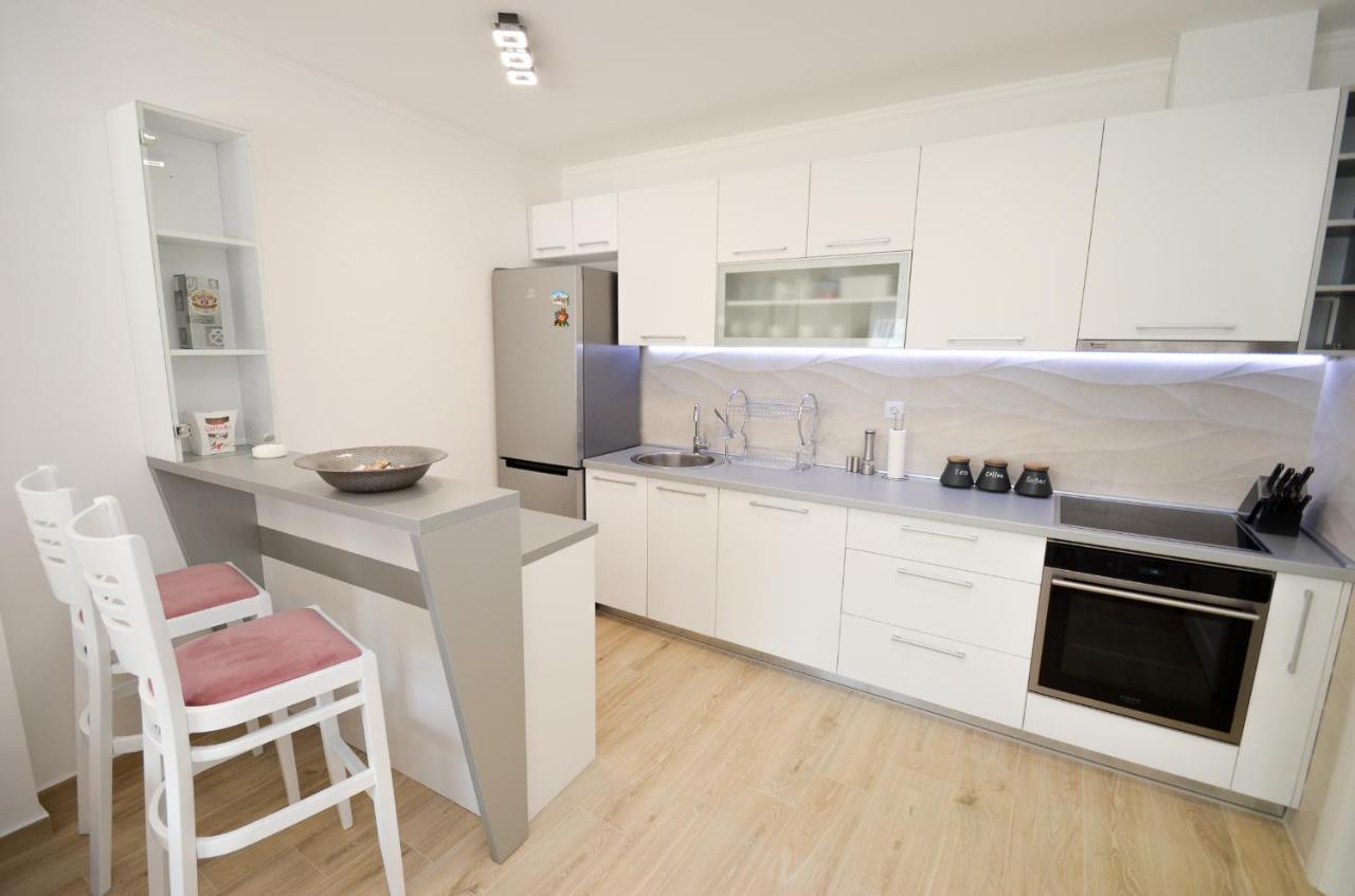 Seafront Apartment Vujovic Прчань Экстерьер фото