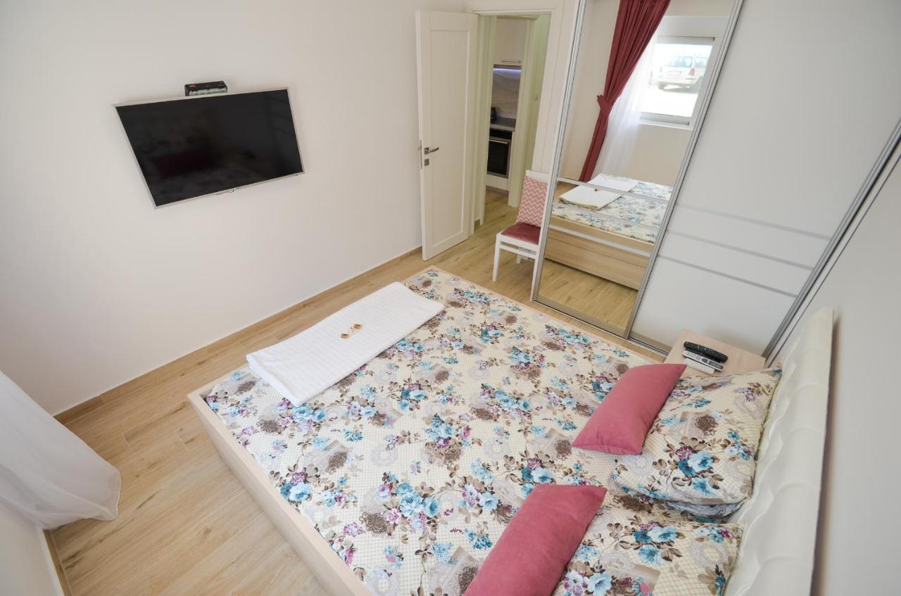Seafront Apartment Vujovic Прчань Экстерьер фото