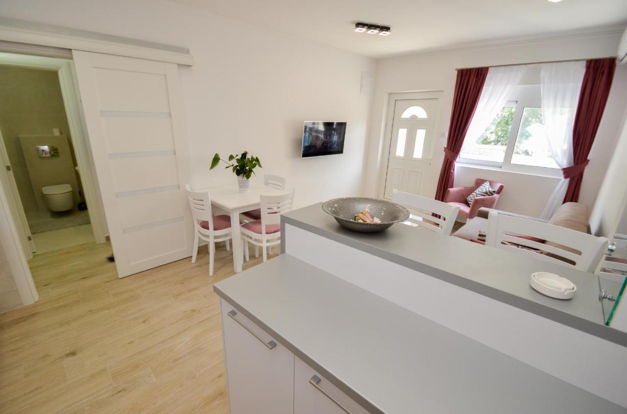 Seafront Apartment Vujovic Прчань Экстерьер фото
